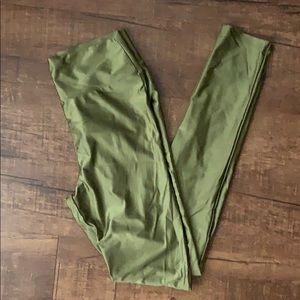 Green Fashionnova leggings